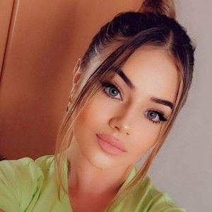 Meet your Posher, Chloe